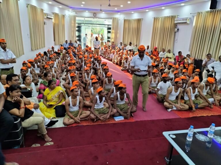 भव्य उद्घाटन समारोह आर्य वीर दल प्रशिक्षण शिविर लखनऊ