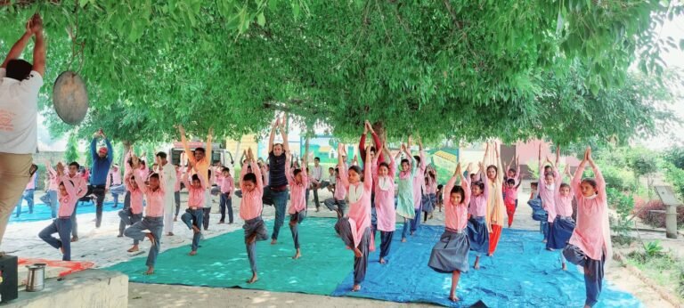 आर्य वीर दल के संयुक्त तत्वाधान में मनाया गया योग दिवस