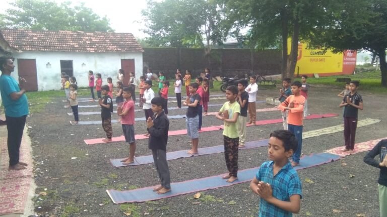 सीहोर के विभिन्न विद्यालयों में आर्य वीर दल के प्रशिक्षण