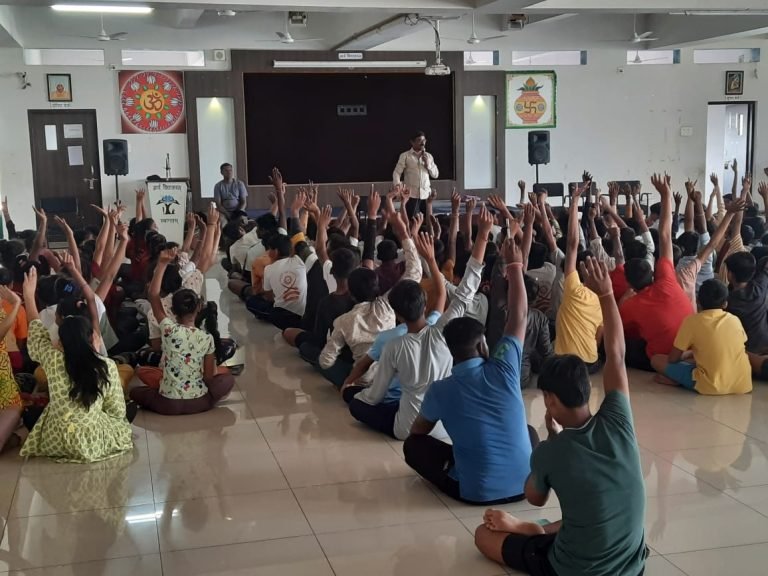 200 आर्यवीर वीरांगनाओं के साथ शुरू हुआ टंकारा का शिविर