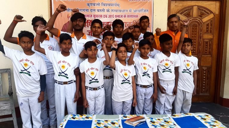 आर्य वीर तथा वीरांगनाओं ने मनाया महर्षि दयानंद सरस्वती 200वीं जयंती