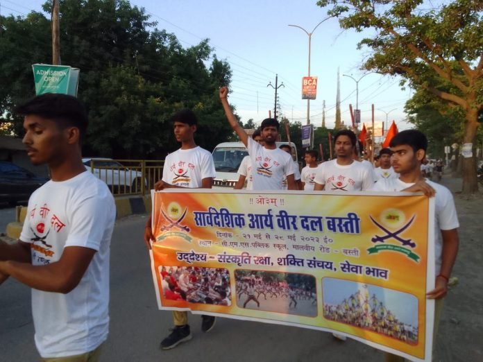 आर्य वीर दल के बस्ती शिवर का निकाला गया शोभायात्रा